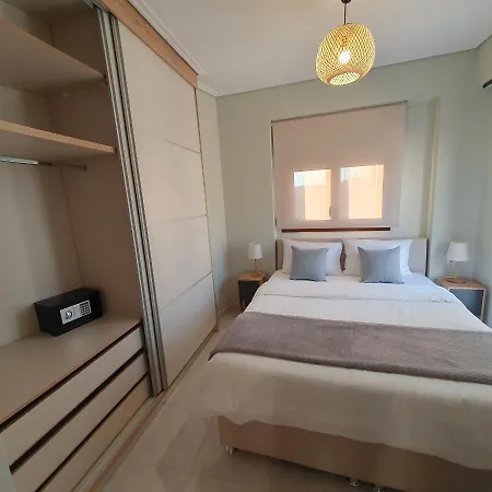 Park מלון דירות 4*